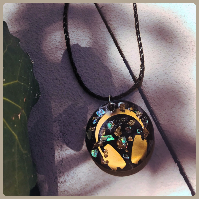 Golden Headphones Pāua Pendant